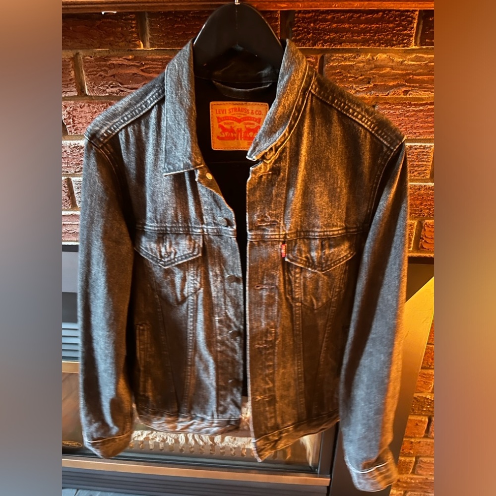 Distressed Black Levi’s Trucker Jacket
